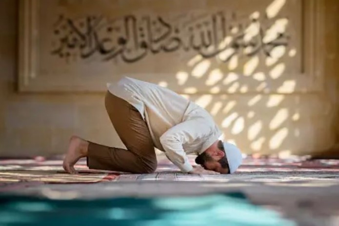 Tumakninah dan Mengganti Shalat Sunah sholat.jpg